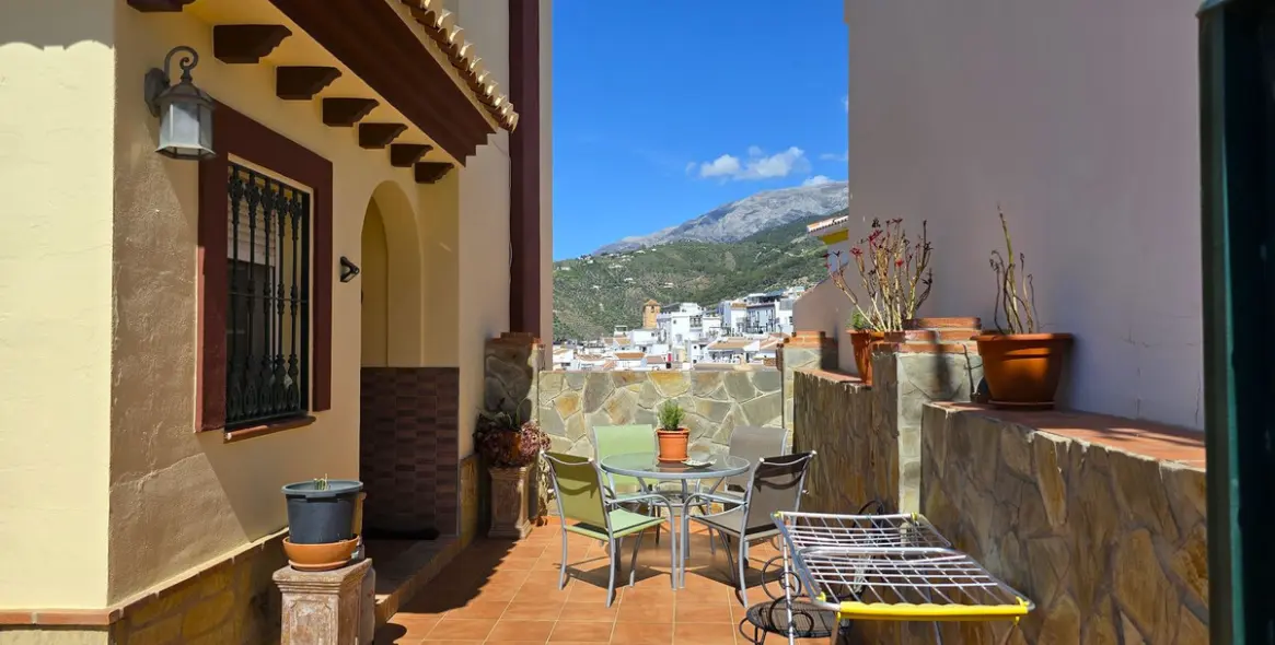 Sale of detached villa in Canillas de Albaida 4