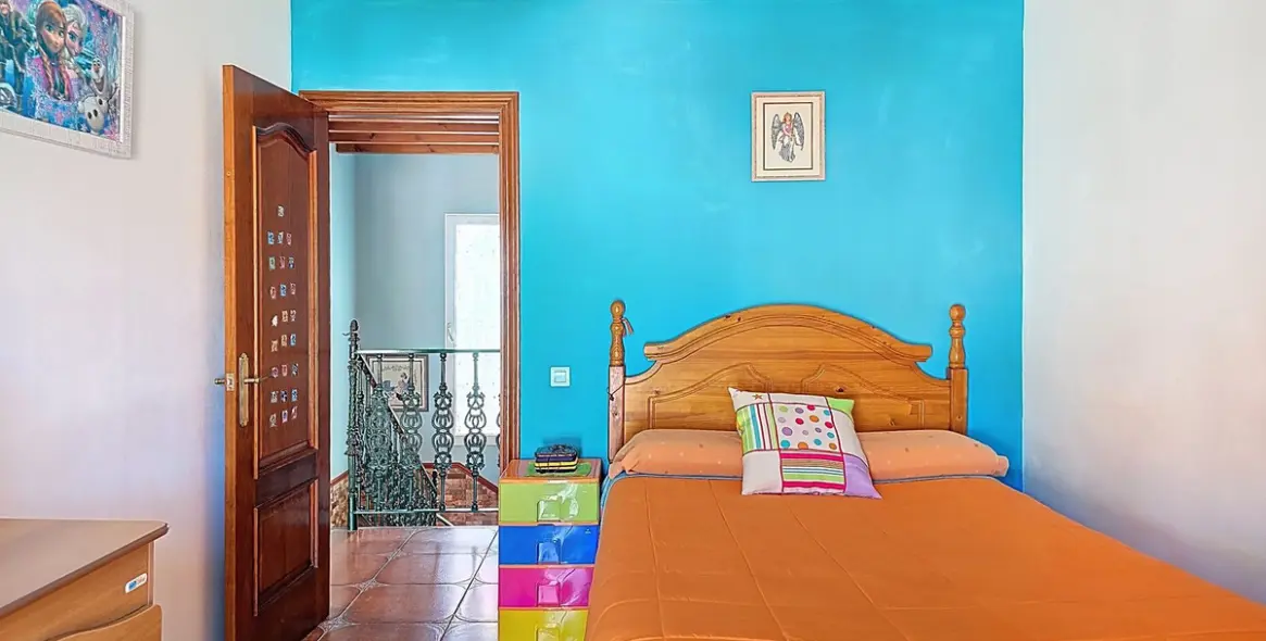 Sale of detached villa in Canillas de Albaida 23