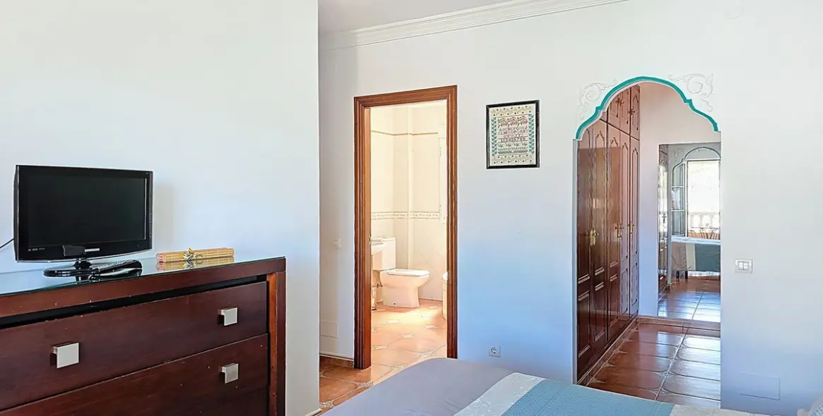 Sale of detached villa in Canillas de Albaida 29