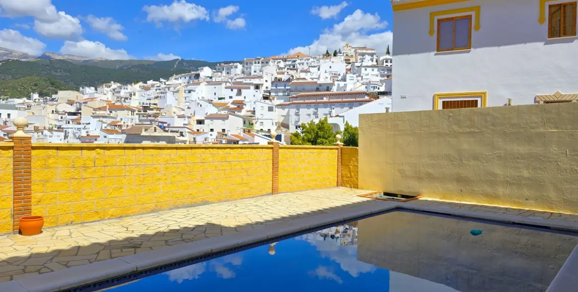 Sale of detached villa in Canillas de Albaida 35