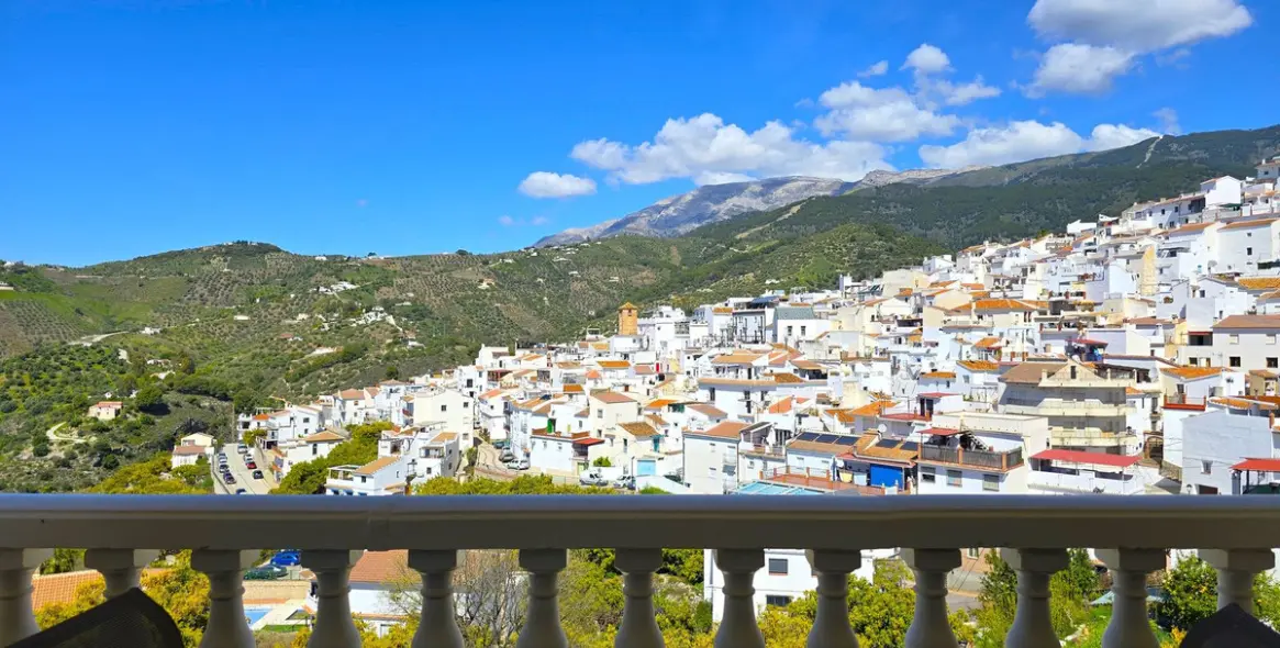 Sale of detached villa in Canillas de Albaida 39