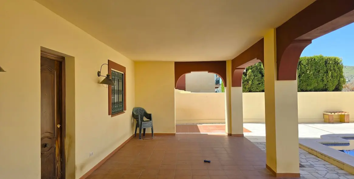 Sale of detached villa in Canillas de Albaida 40