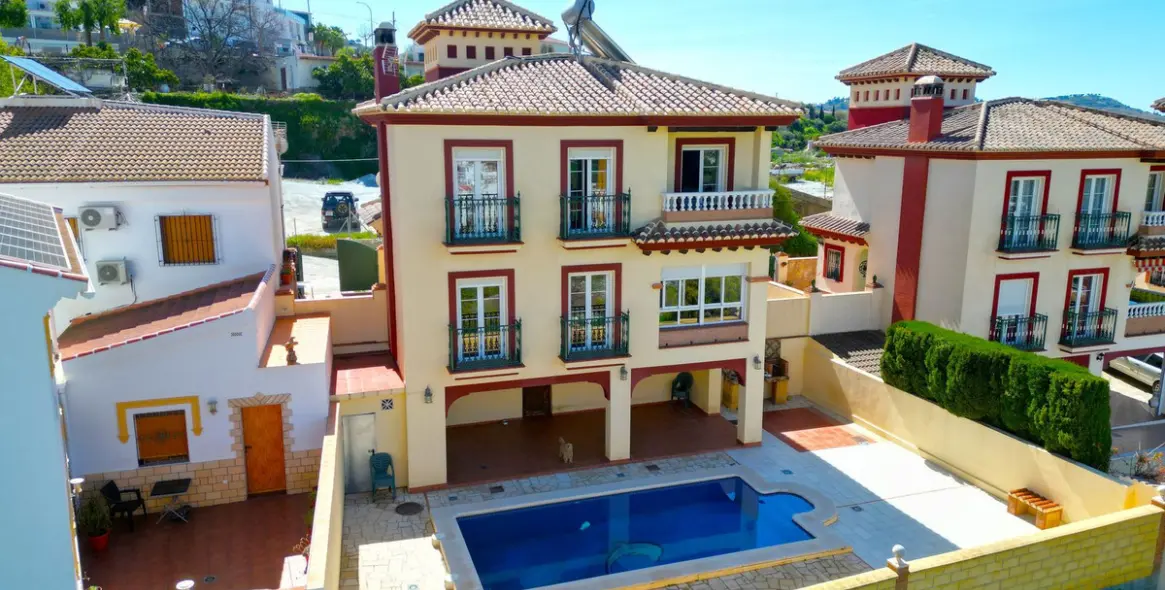 Sale of detached villa in Canillas de Albaida 43