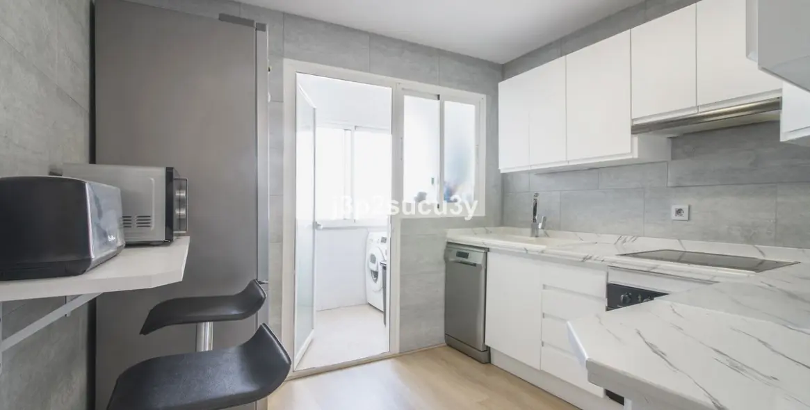 Sale of middle floor apartment in San Pedro de Alcántara 9