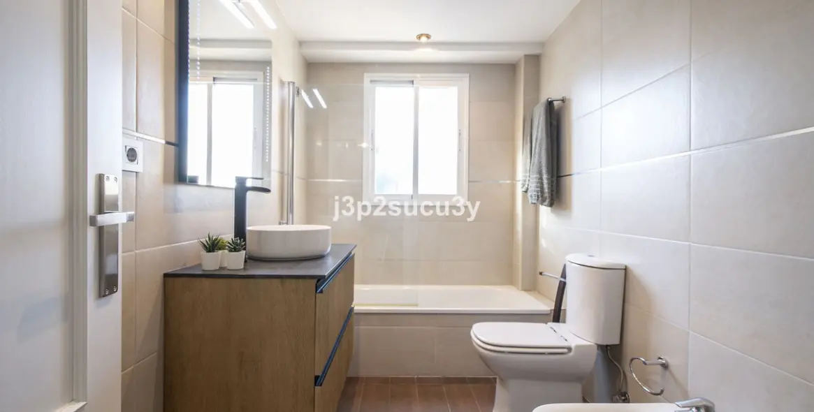 Sale of middle floor apartment in San Pedro de Alcántara 15