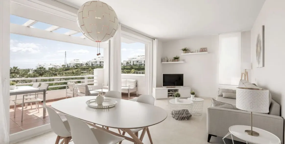 Продажа апартаментов на среднем этаже в Casares 1