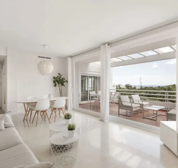 Продажа апартаментов на среднем этаже в Casares