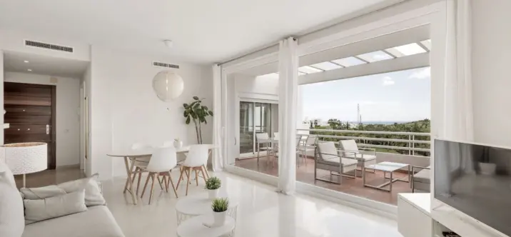 Продажа апартаментов на среднем этаже в Casares 2