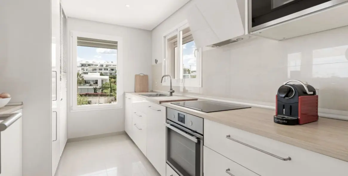 Продажа апартаментов на среднем этаже в Casares 9