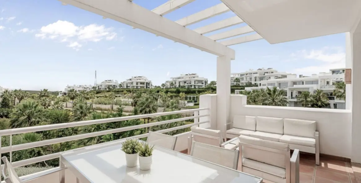 Продажа апартаментов на среднем этаже в Casares 10