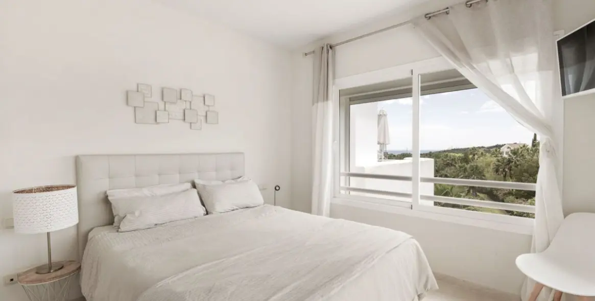 Продажа апартаментов на среднем этаже в Casares 14