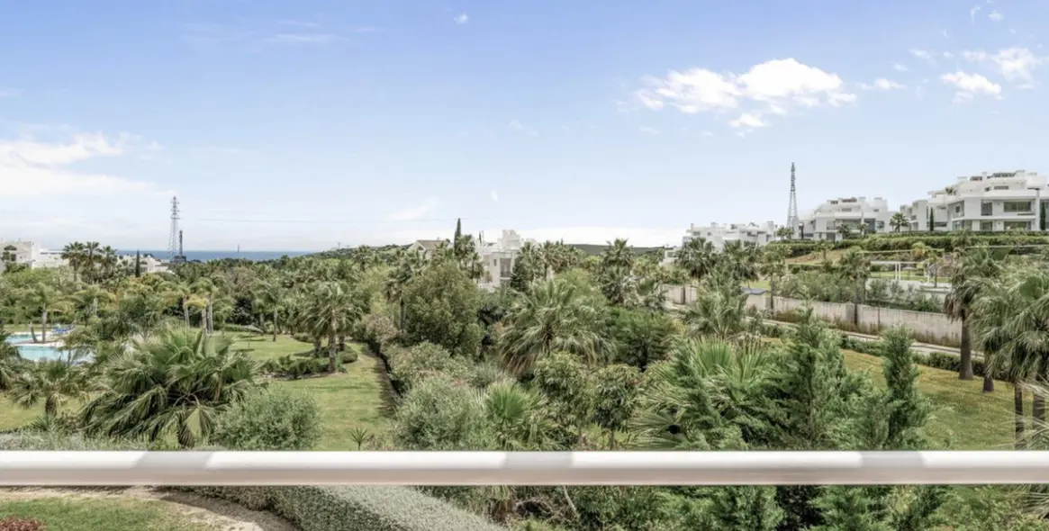 Продажа апартаментов на среднем этаже в Casares 16