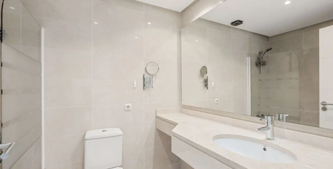 Продажа апартаментов на среднем этаже в Casares 17