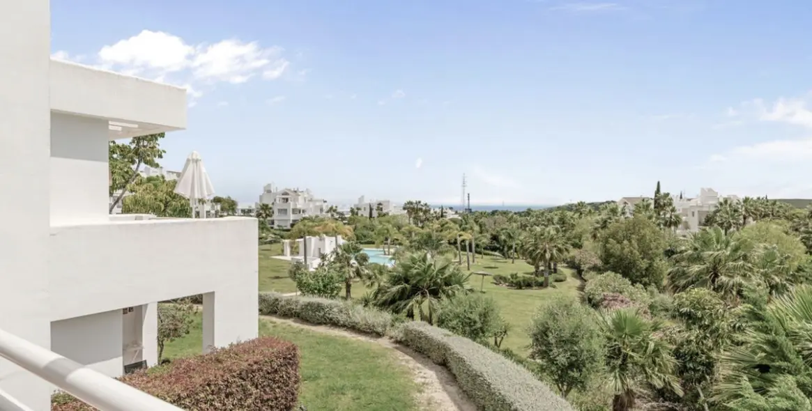 Продажа апартаментов на среднем этаже в Casares 18