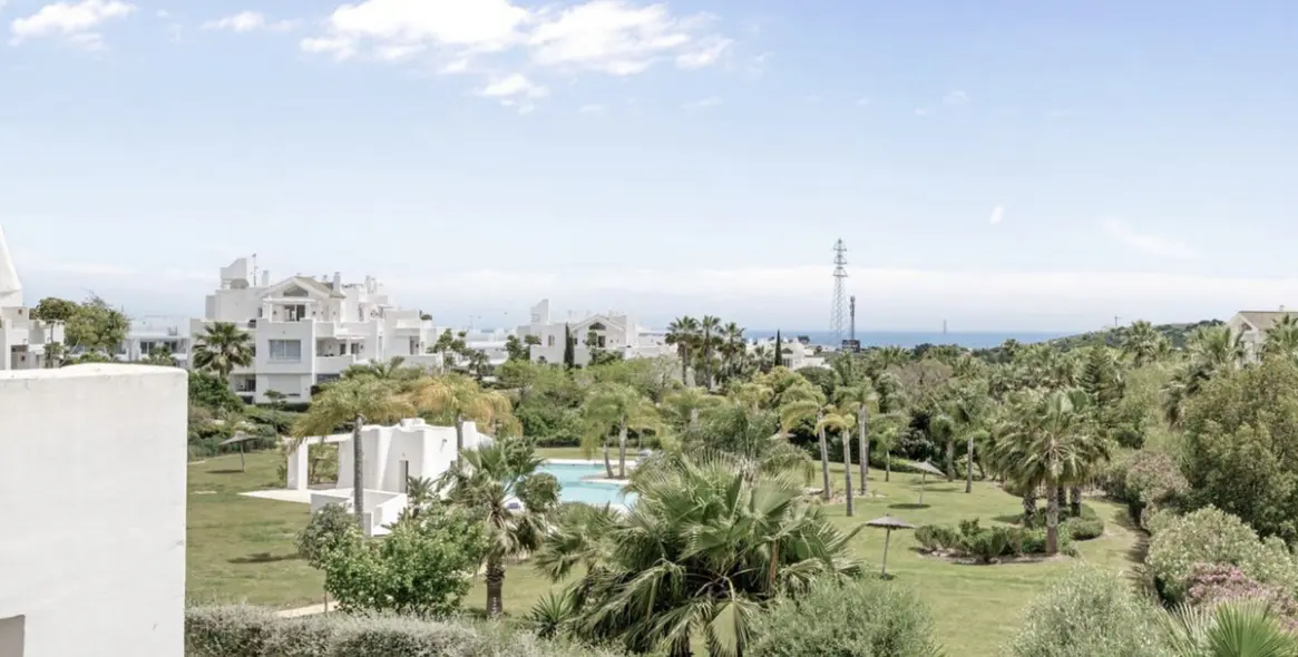 Продажа апартаментов на среднем этаже в Casares 19