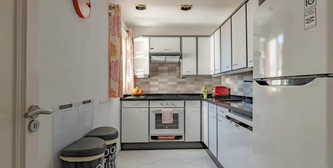 Venta de apartamento en planta media en Miraflores 21