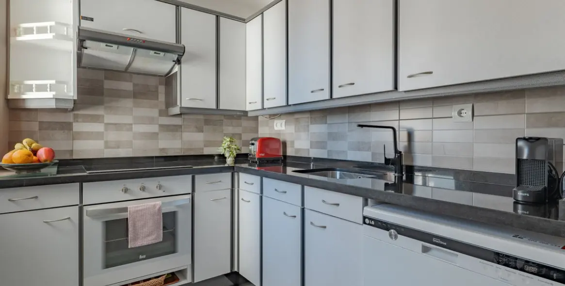 Venta de apartamento en planta media en Miraflores 22