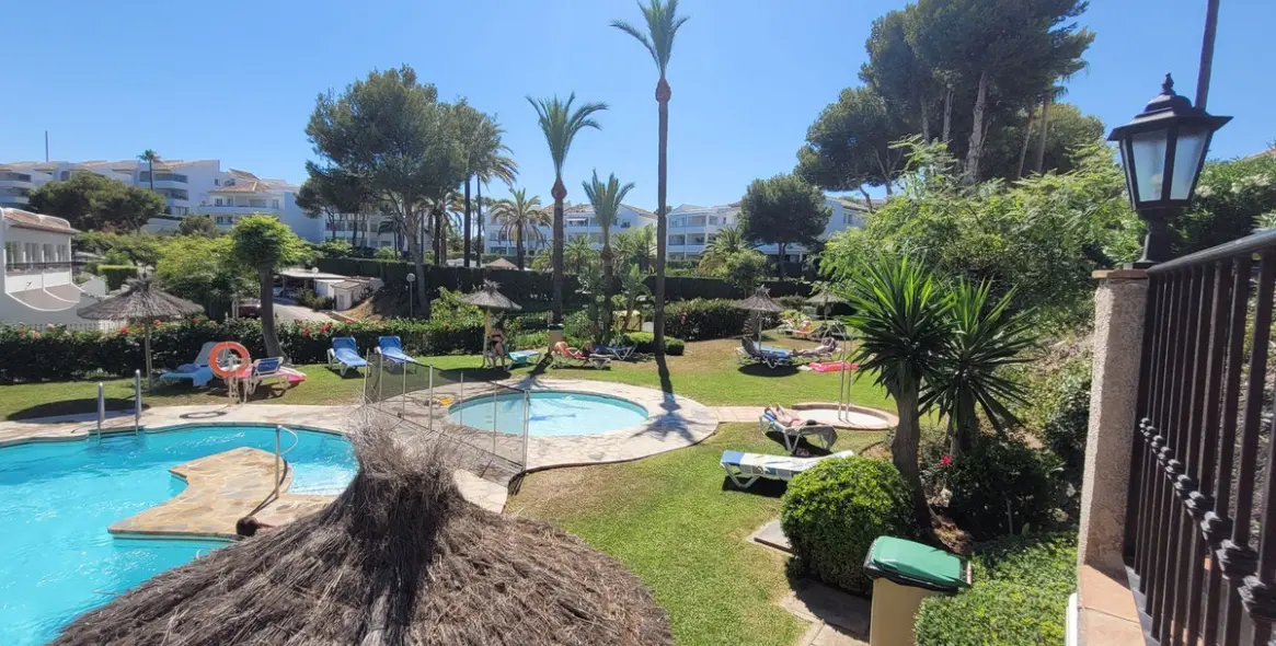 Venta de apartamento en planta media en Miraflores 27