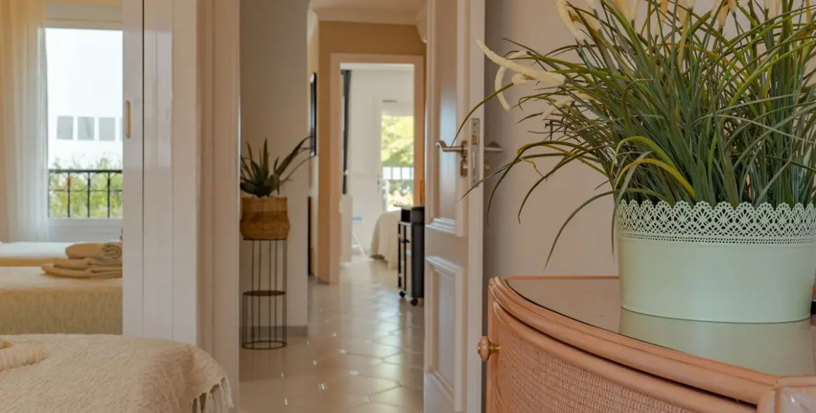 Venta de apartamento en planta media en Miraflores 30