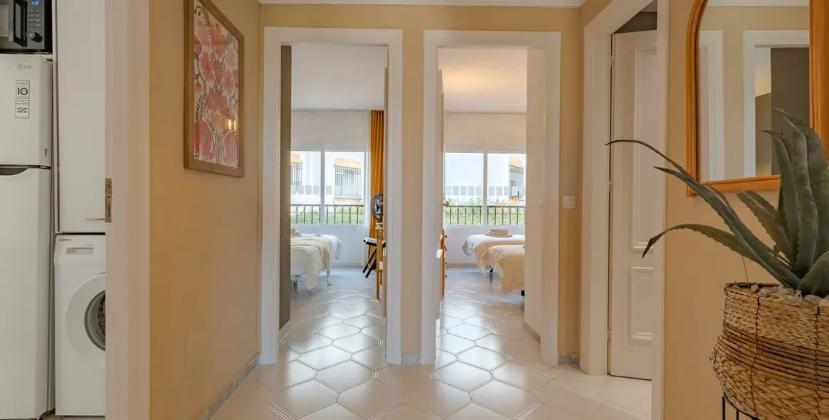 Venta de apartamento en planta media en Miraflores 35