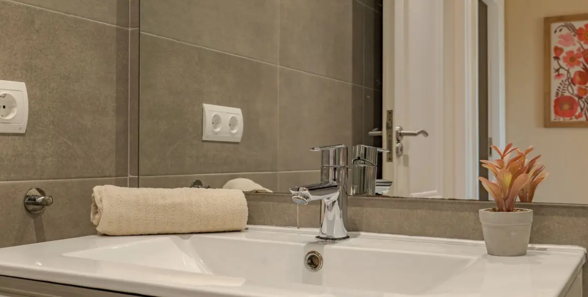 Venta de apartamento en planta media en Miraflores 38