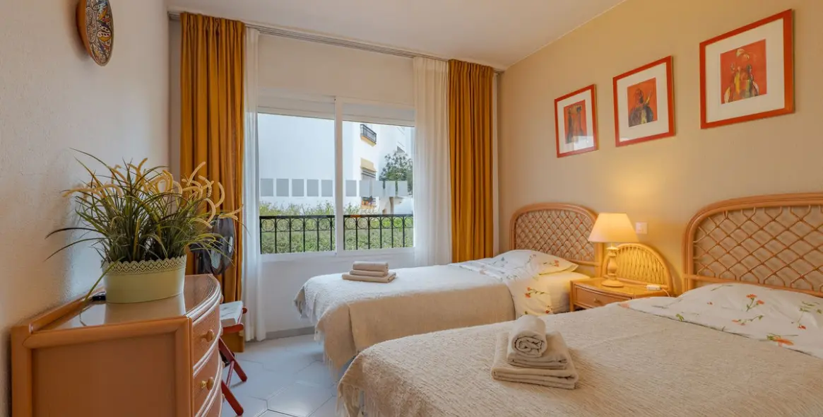 Venta de apartamento en planta media en Miraflores 39