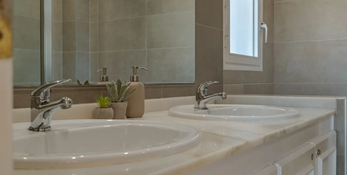 Venta de apartamento en planta media en Miraflores 50