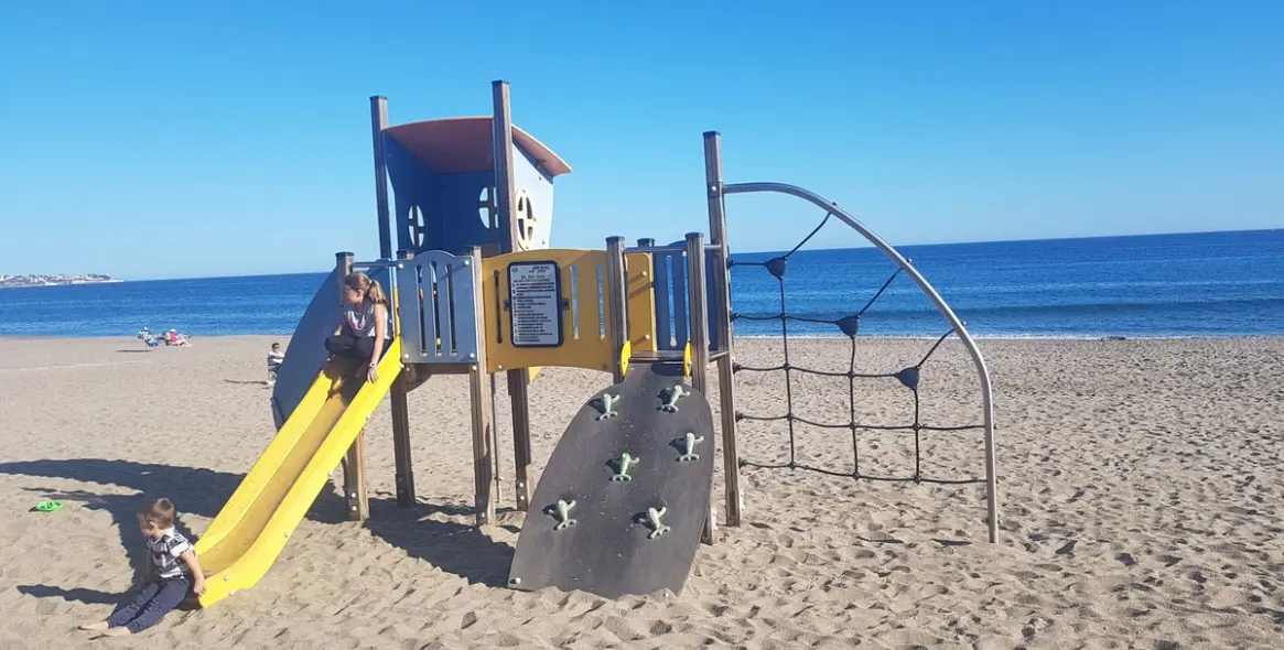 Venta de apartamento en planta media en Miraflores 54