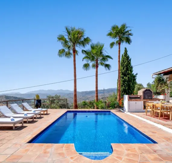 Sale of finca - cortijo in Tolox