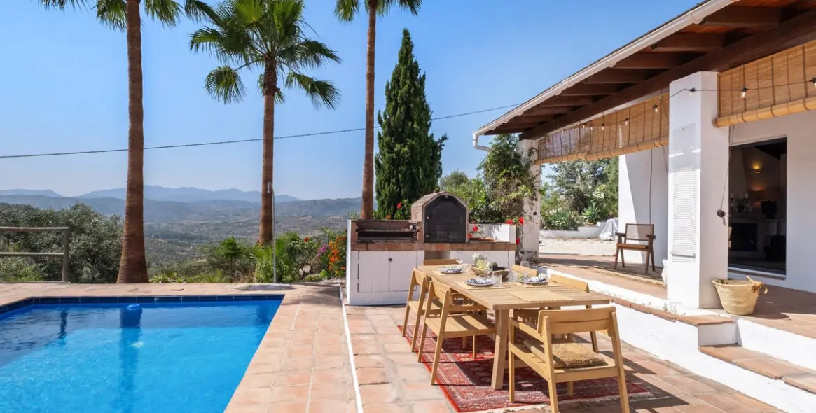 Sale of finca - cortijo in Tolox 10