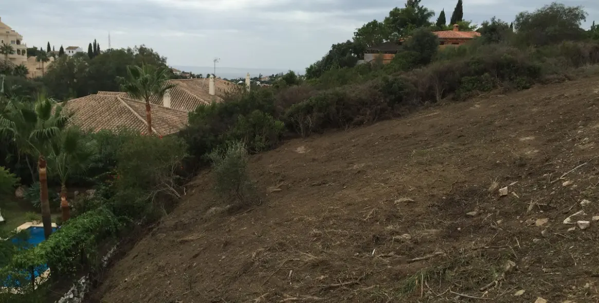 Продажа  жилого участка в Elviria 1