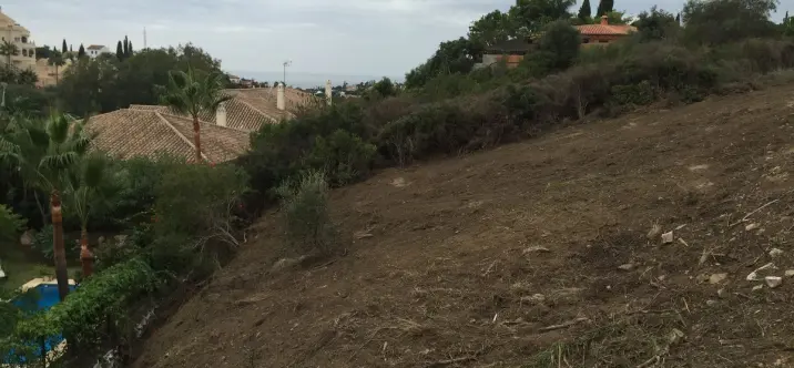 Продажа  жилого участка в Elviria 0