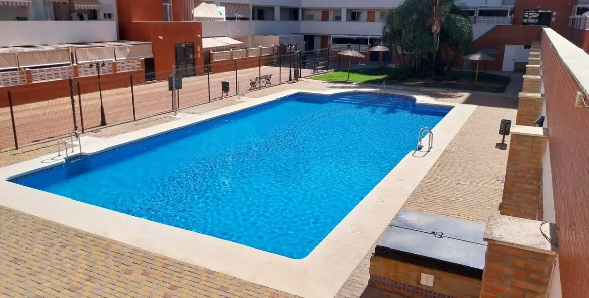 Sale of middle floor apartment in Estepona (district Estepona) 1