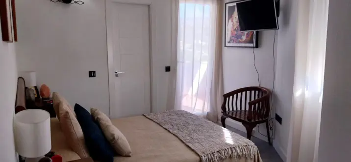 Middle floor apartment R5118130 3