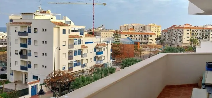 Middle floor apartment R5118130 4