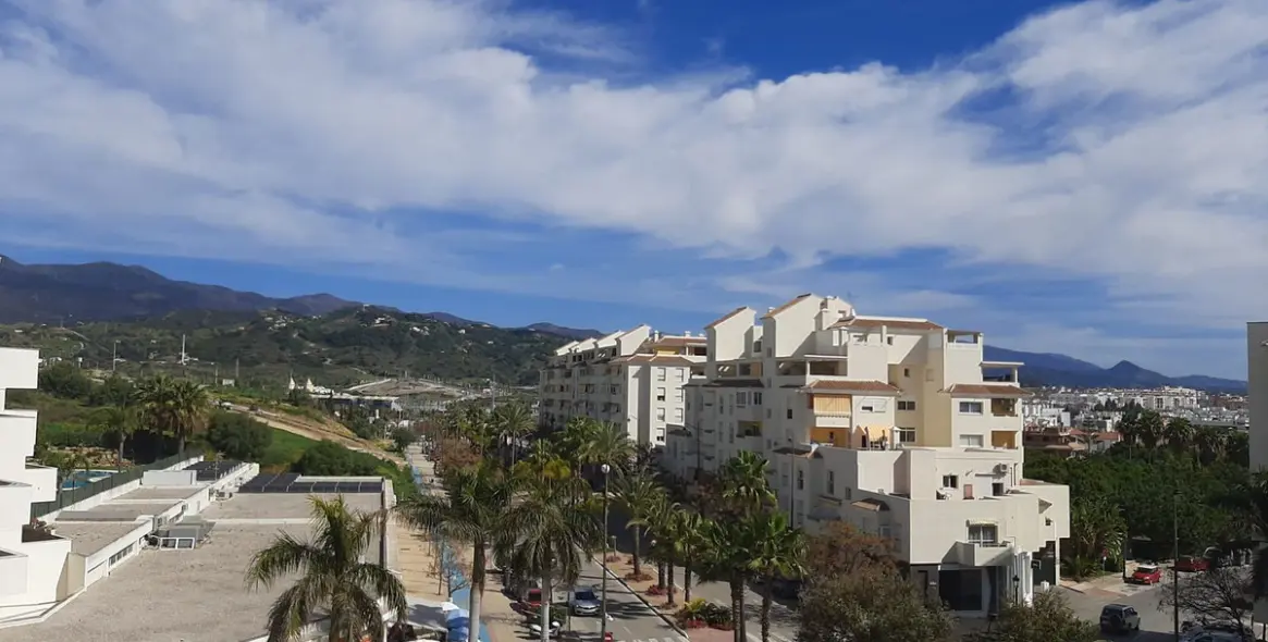 Sale of middle floor apartment in Estepona (district Estepona) 8