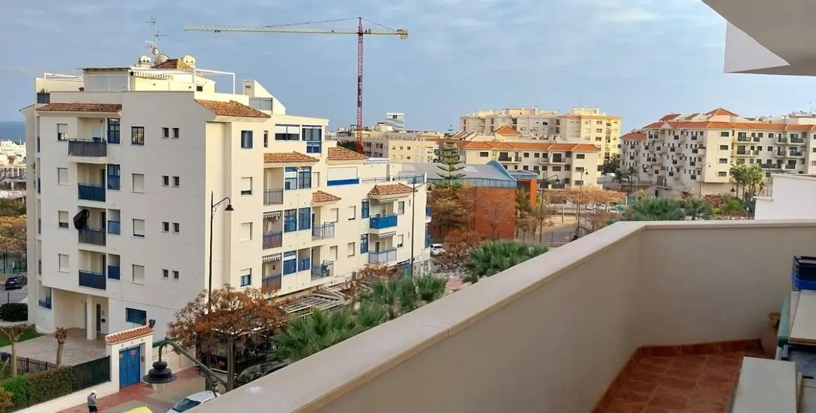 Sale of middle floor apartment in Estepona (district Estepona) 9