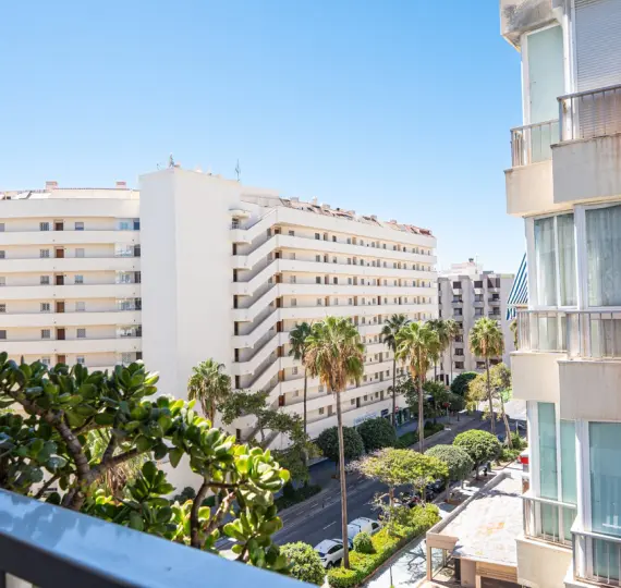 Продажа апартаментов на среднем этаже в Marbella