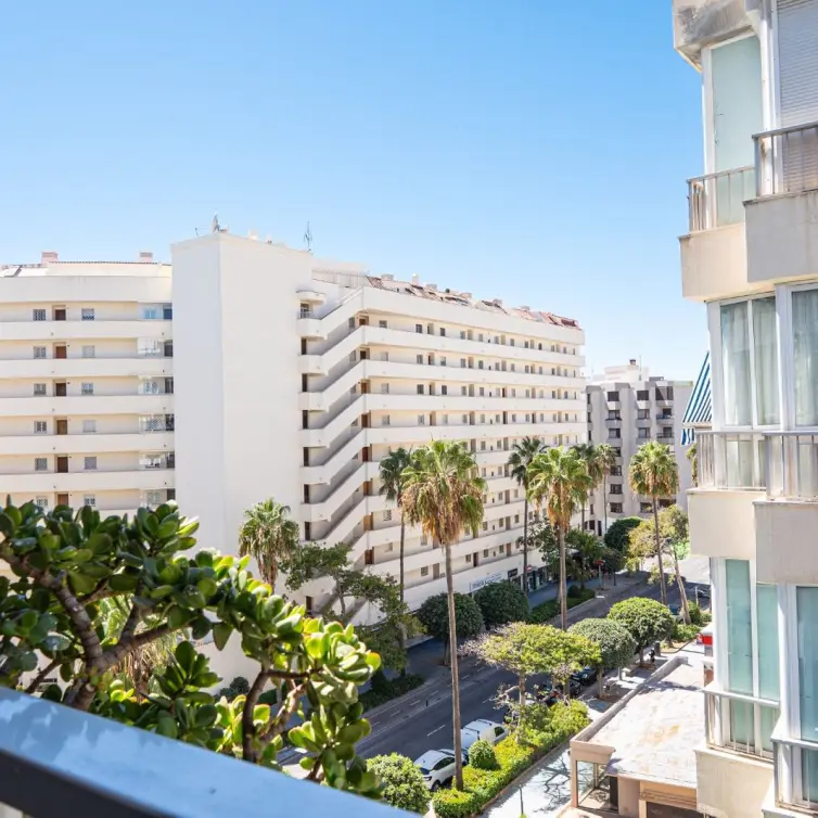 Sale of middle floor apartment in Marbella