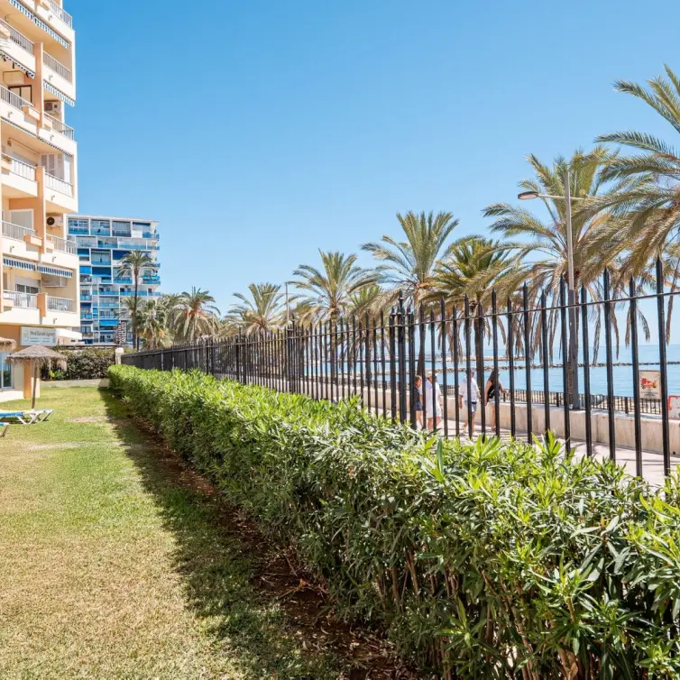 Sale of middle floor apartment in Marbella