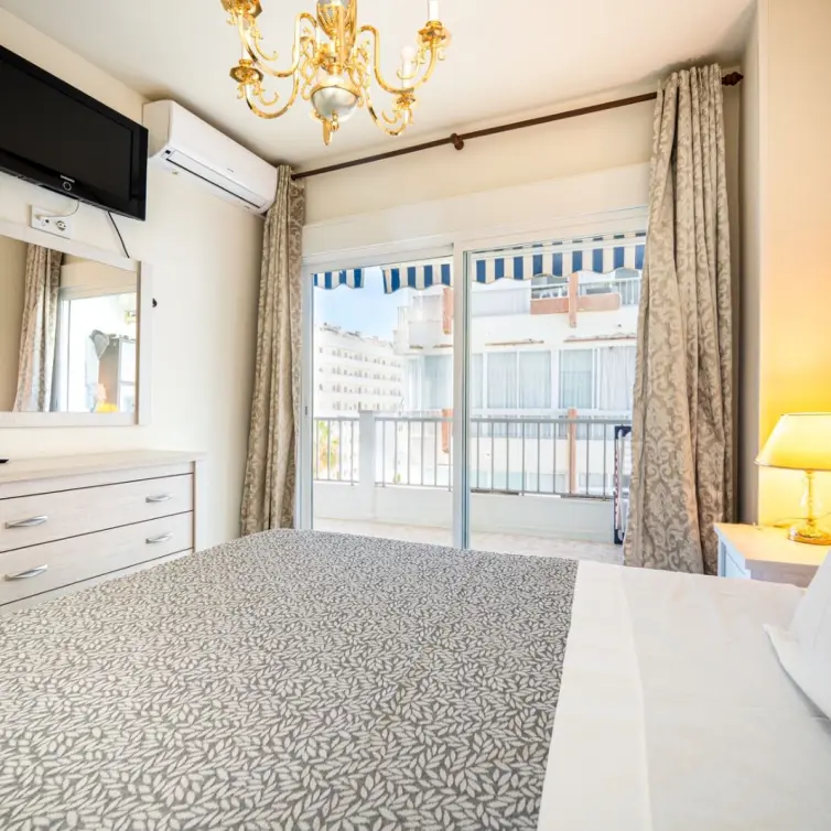 Sale of middle floor apartment in Marbella