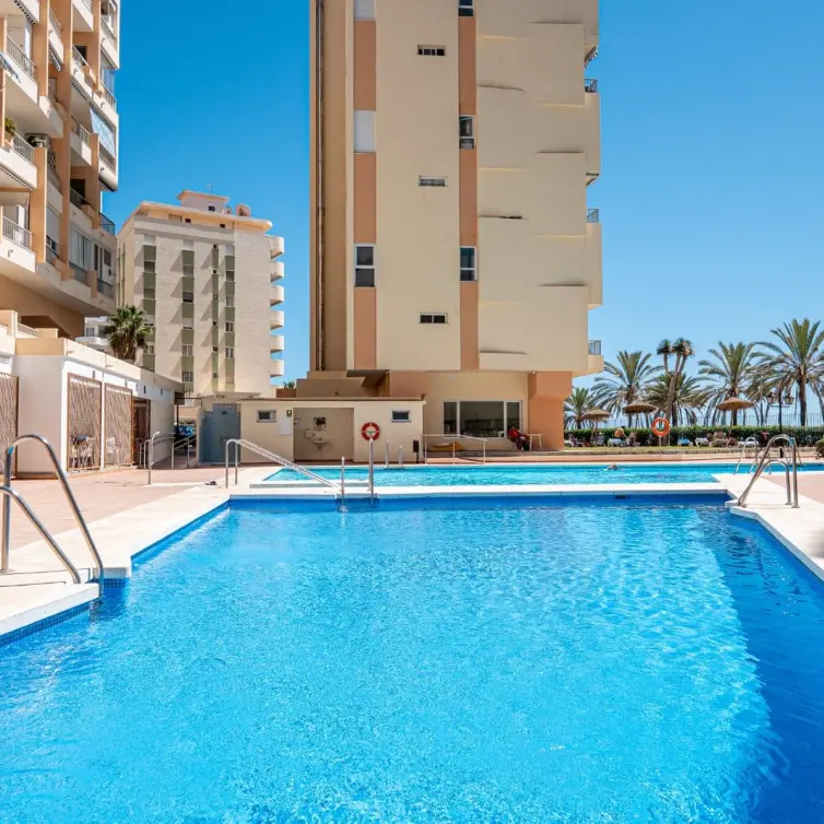 Sale of middle floor apartment in Marbella