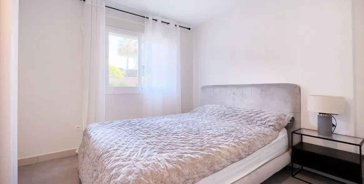 Sale of ground floor apartment in El Paraiso 14