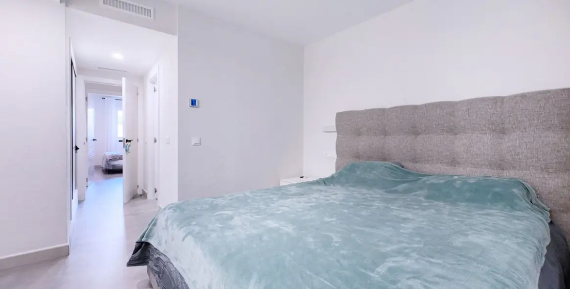 Sale of ground floor apartment in El Paraiso 16