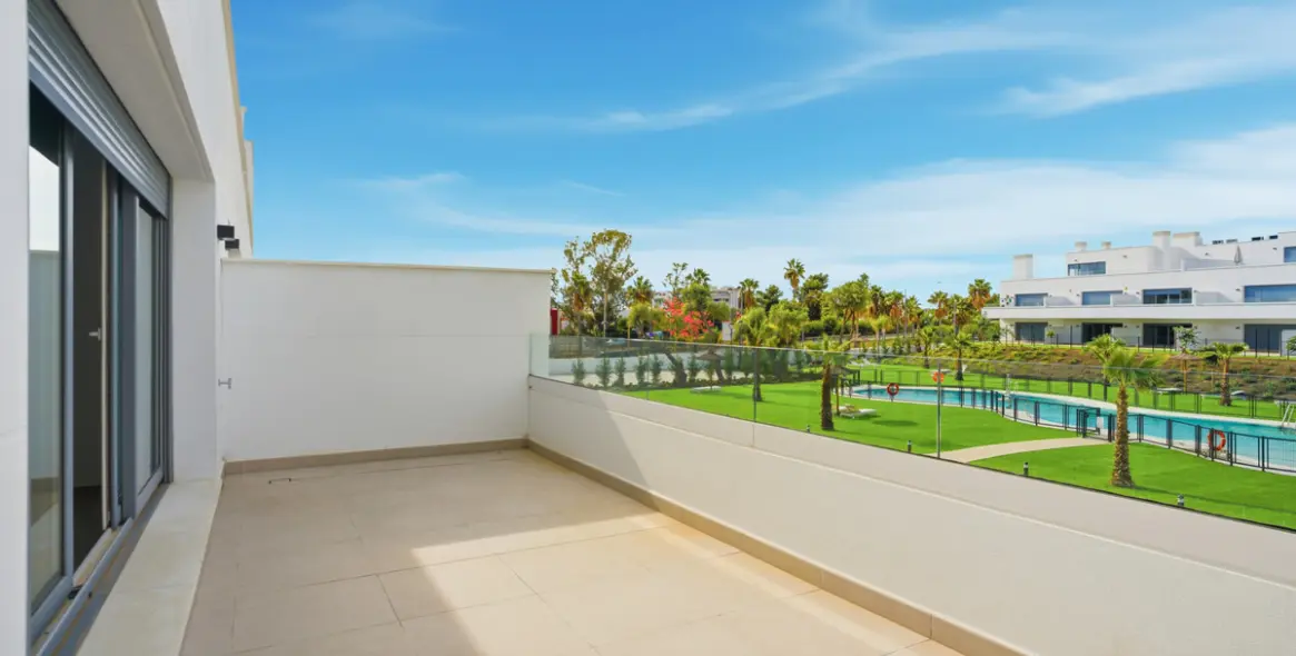 Sale of middle floor apartment in Estepona (district Estepona) 2