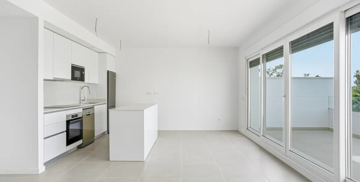 Sale of middle floor apartment in Estepona (district Estepona) 3