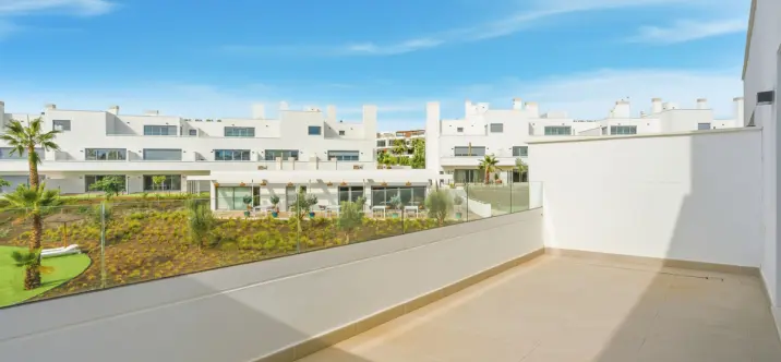 Middle floor apartment R5216872 3