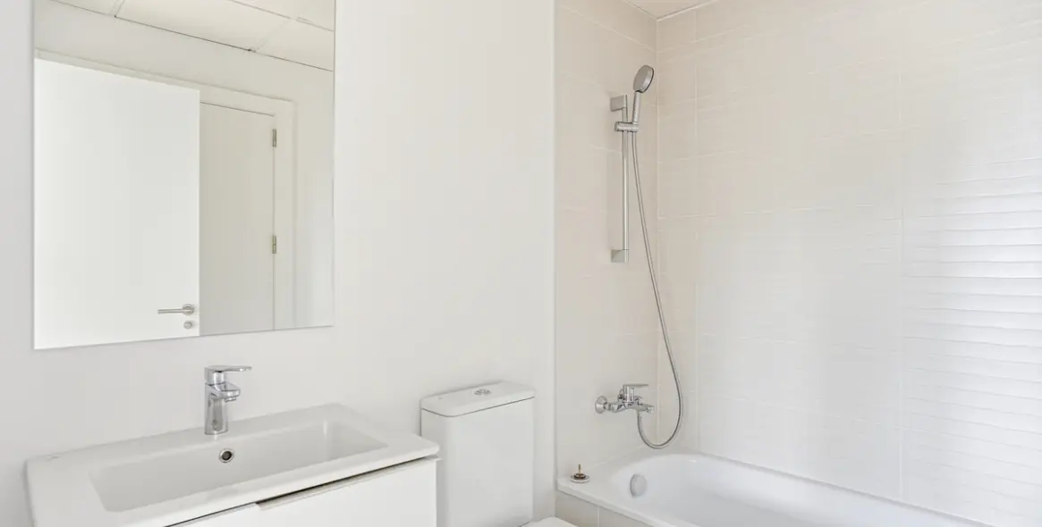 Sale of middle floor apartment in Estepona 25