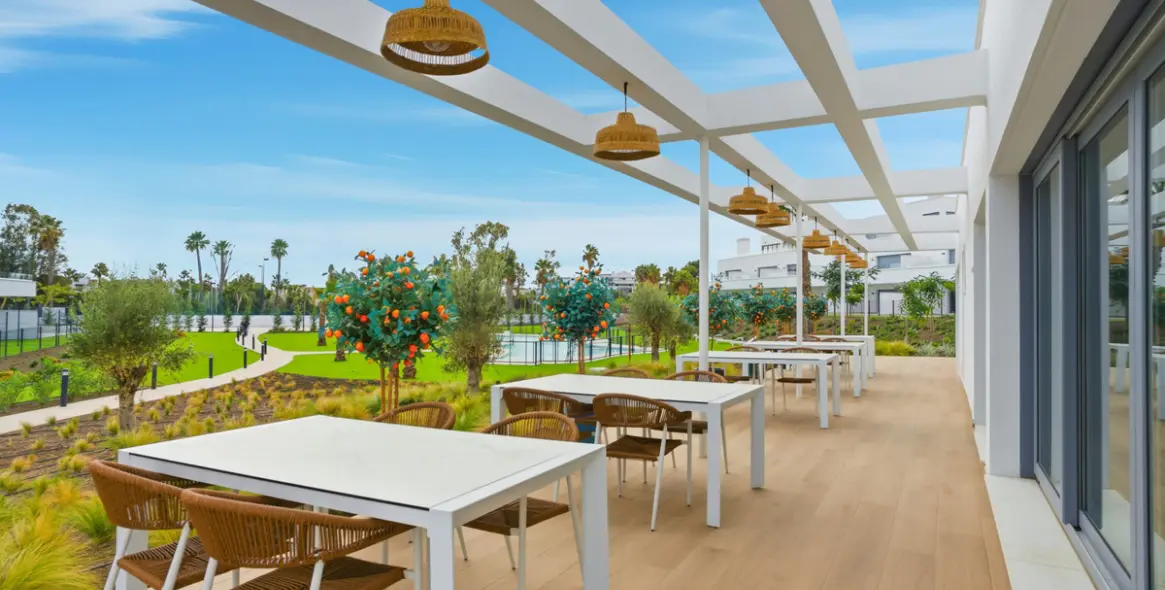 Sale of middle floor apartment in Estepona 26