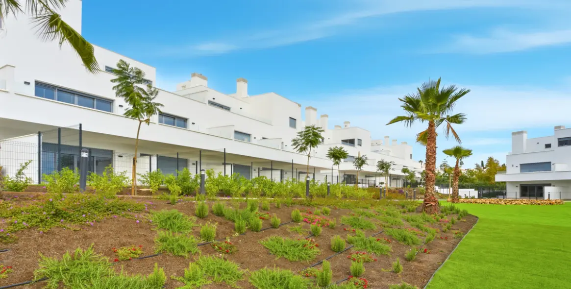 Sale of middle floor apartment in Estepona 27
